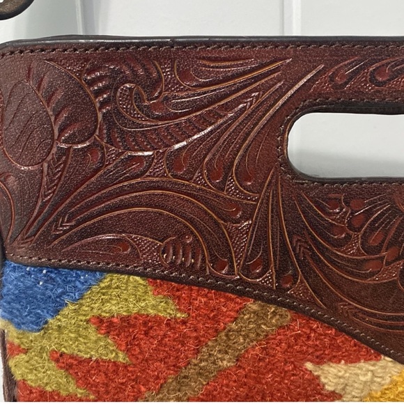 ARIAT Brynlee Conceal Carry Multicolor Aztec Handbag Shoulder Bag retail $180 - Picture 5 of 12